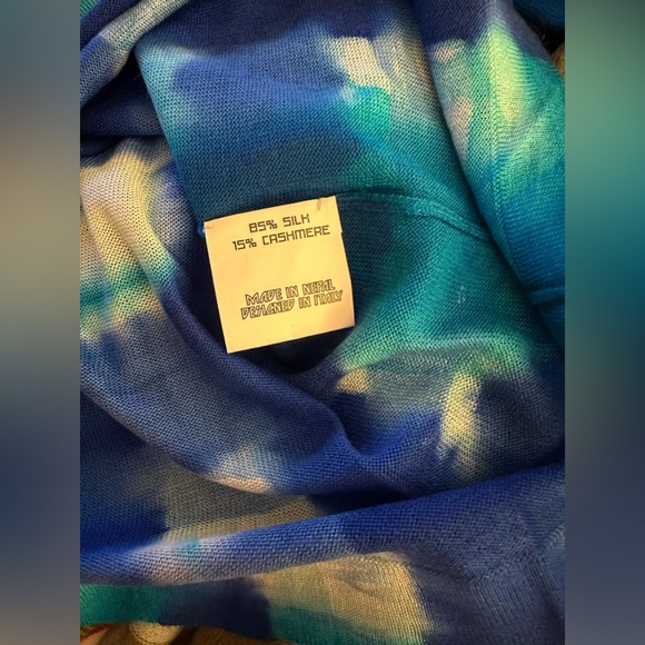 Happy Sheep NWT Blue-White art deco design long sleeve-V neck collar - Picture 5 of 6